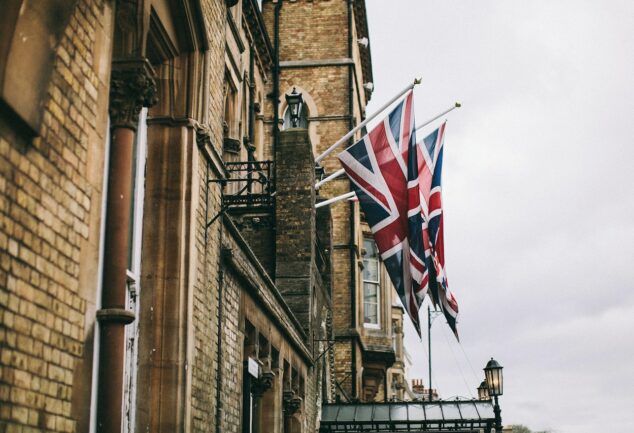 Your Ultimate Guide to Immigrating and Landing a Job in the United Kingdom in 8 Steps